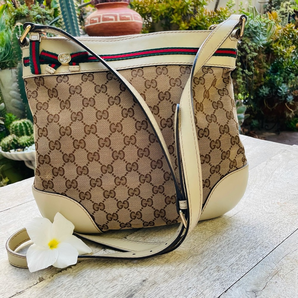 Authentic Gucci Sherry Line Monogram Crossbody Bag - Picture 4 of 16